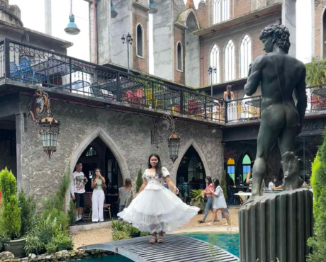 Cafe Laura Bar and Restaurant, Branch 3 - Nakhon Nayok